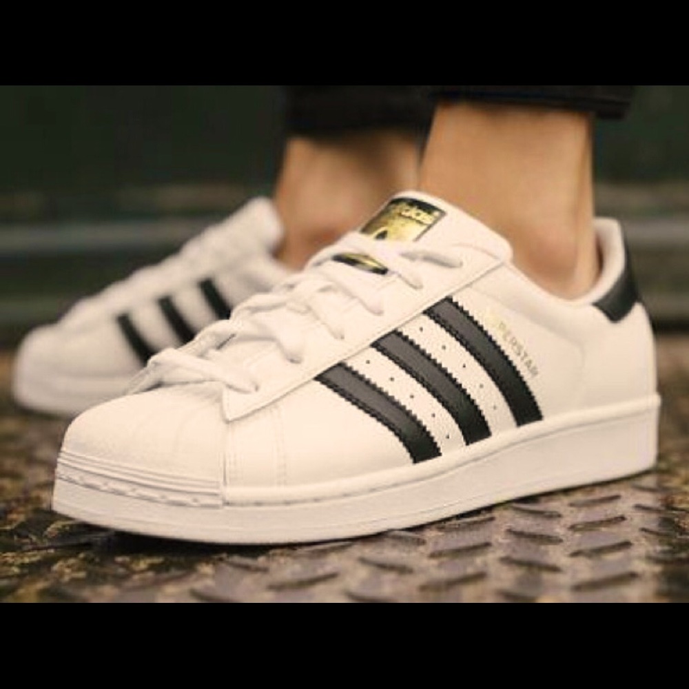 Adidas Superstar size 9